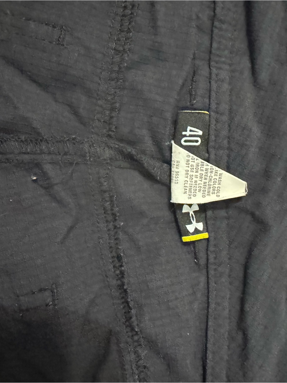 Men's Black Under Armor Cargo Shorts - Lightweight Utility Style - Picture 4 of 4